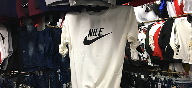 Podrobiona koszula Nike.  to mówi 