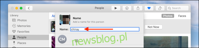 Dodaj nazwę w polu tekstowym w aplikacji Zdjęcia na Macu