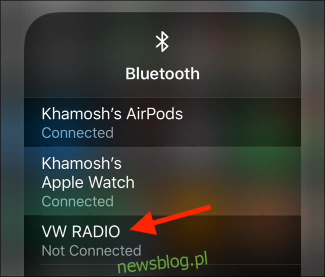 Stuknij urządzenie Bluetooth na panelu, aby je wybrać