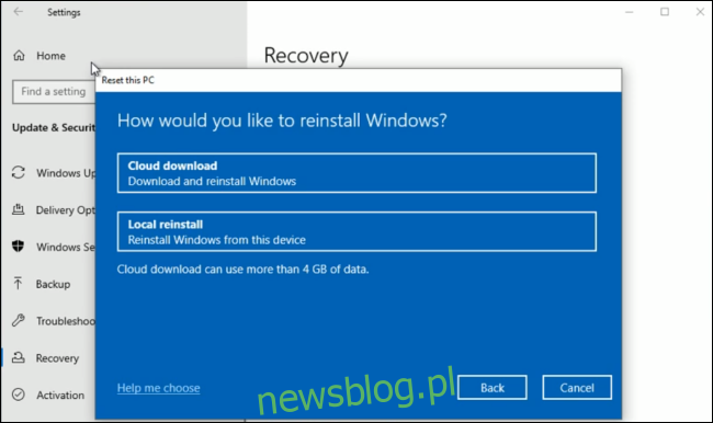 Opcja pobierania z chmury w interfejsie Resetuj ten komputer w systemie Windows 10.