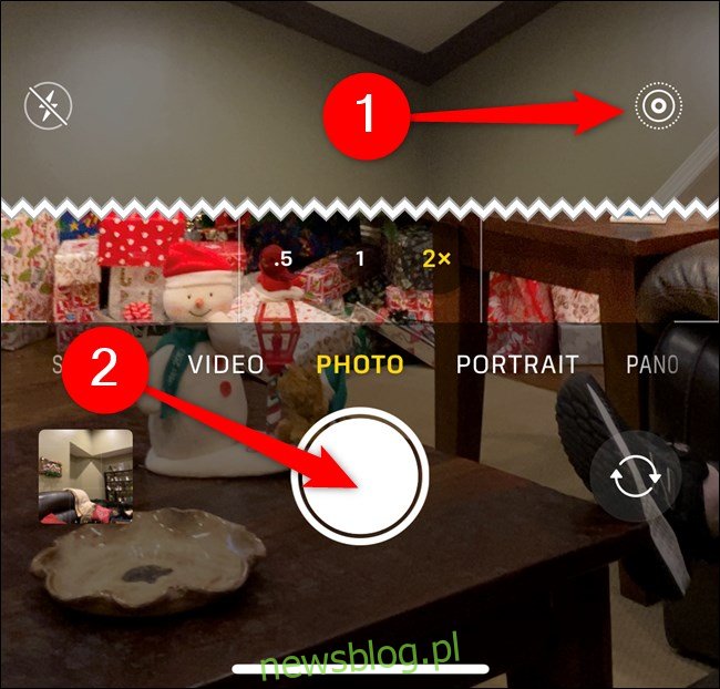 Apple iPhone Włącz Live Photo, a następnie dotknij przycisku migawki