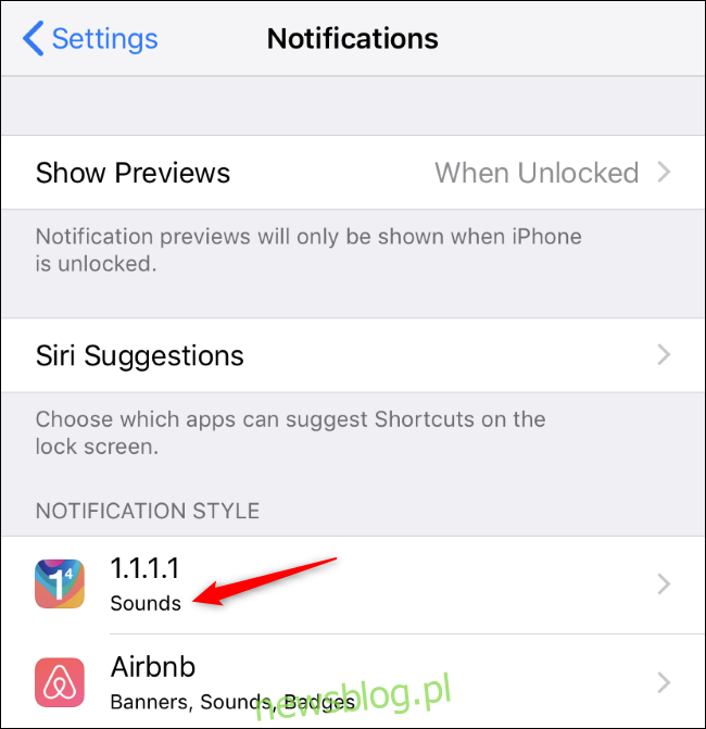 Ekran powiadomień iPhone'a przedstawiający aplikację z tylko alertami dźwiękowymi.