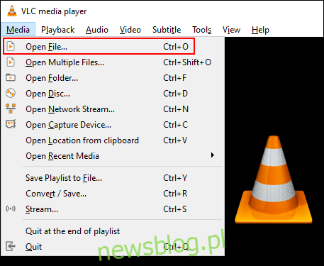 W VLC kliknij Media, a następnie Otwórz plik, aby otworzyć plik multimedialny