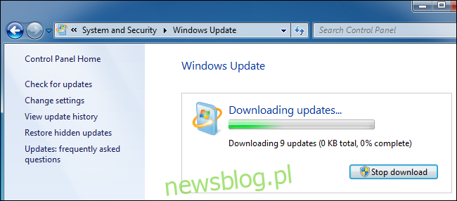 Pobieranie aktualizacji z witryny Windows Update w systemie Windows 7.