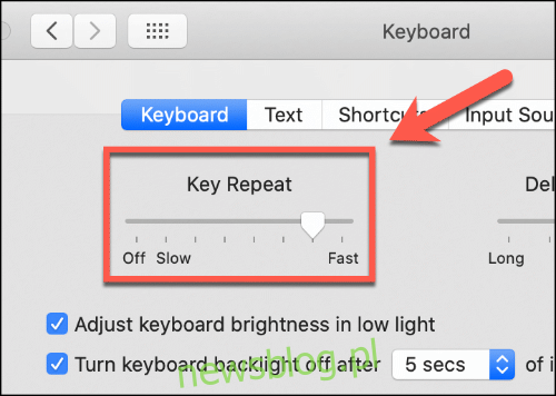 Przesuń suwak Key Repeat w górę lub w dół, aby zmienić szybkość powtarzania klawiatury Maca