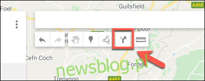 Naciśnij opcję Dodaj wskazówki, aby dodać nową warstwę wskazówek dojazdu do niestandardowej mapy Google Maps