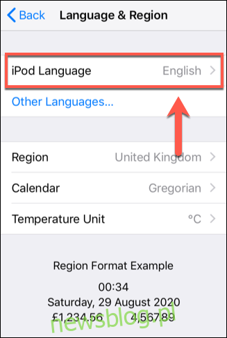 Stuknij opcję Język dla urządzenia z systemem iOS w menu Język i region
