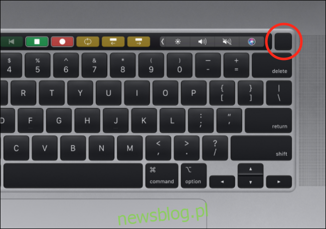 Przycisk Touch ID na klawiaturze MacBooka Pro.
