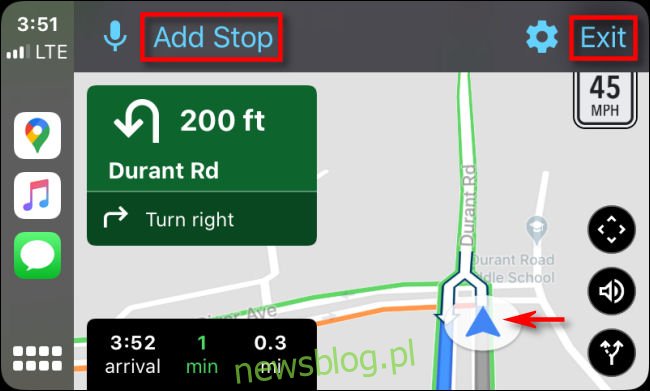 Śledzenie szczegółowych wskazówek w Mapach Google na CarPlay na iPhonie.