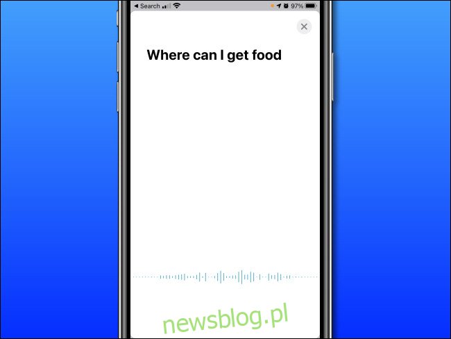 W Tłumaczu Apple na iPhonie wypowiedz słowa, które chcesz przetłumaczyć.