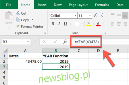 Formuła programu Excel wykorzystująca funkcję ROK, wyodrębniająca rok z 5-cyfrowego numeru seryjnego liczącego od 1 stycznia 1900 r.
