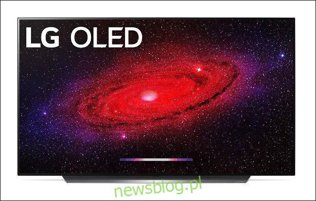 Flagowy telewizor LG CX OLED 2020 pokazujący scenę z kosmosu.