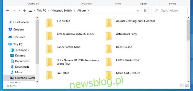 Lista zrzutów ekranu i folderów wideo Nintendo Switch widocznych na komputerze z systemem Windows za pośrednictwem kabla USB.