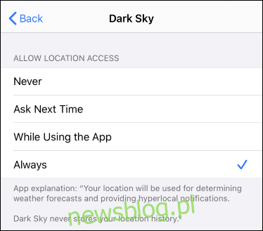 Opcje dostępu do lokalizacji dla Dark Sky w ustawieniach iOS 13.