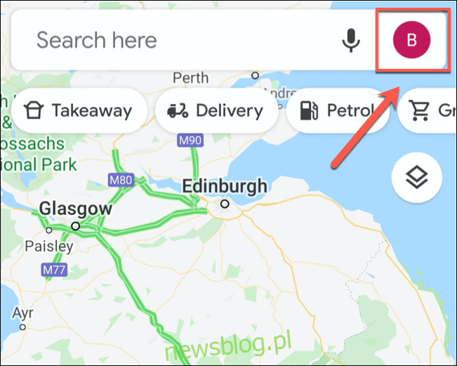 Dotknij okrągłej ikony konta na pasku wyszukiwania, aby uzyskać dostęp do menu Map Google