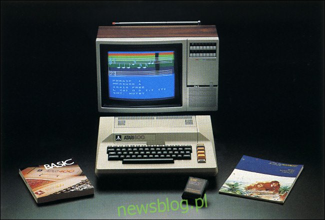 Komputer Atari 800.